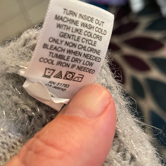 Grey with silver ribbed turtle neck sweater with bejeweling silver and pearl - Picture 8 of 8